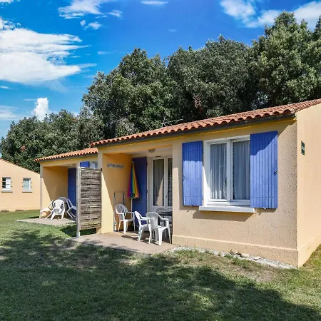 Gite In A Holiday Park With Swimming Pool Сasa de vacaciones