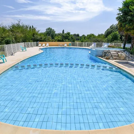 Gite In A Holiday Park With Swimming Pool Сasa de vacaciones Saint-Savinien